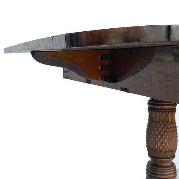 Fine American New England Federal Curly Maple Drop-Leaf Pedestal Table