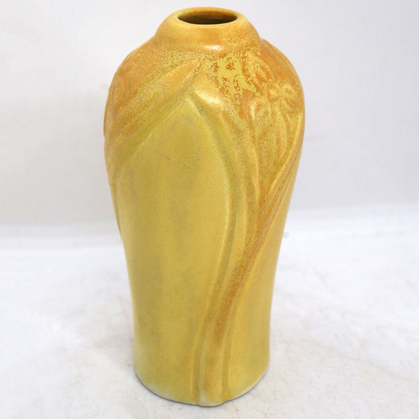 American Van Briggle Pottery Yellow Spiderwort 833 Trifoliate Vase