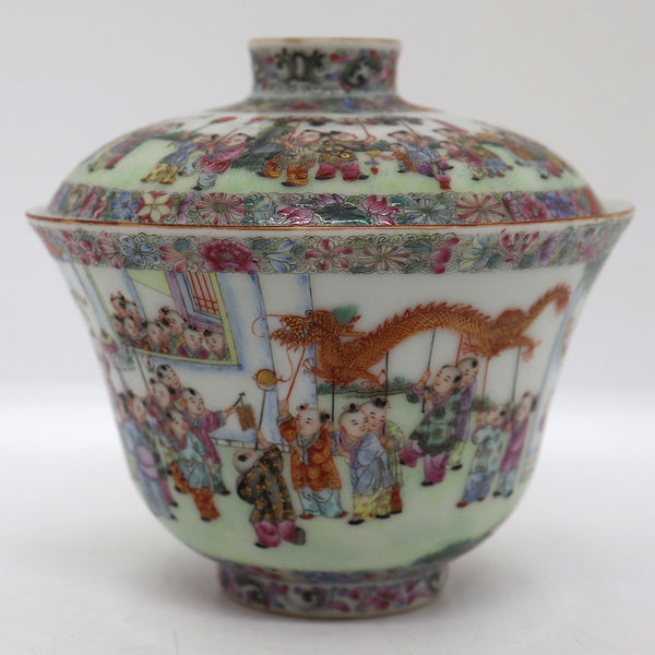 Chinese Qing Porcelain Famille Rose Tea Bowl and Cover
